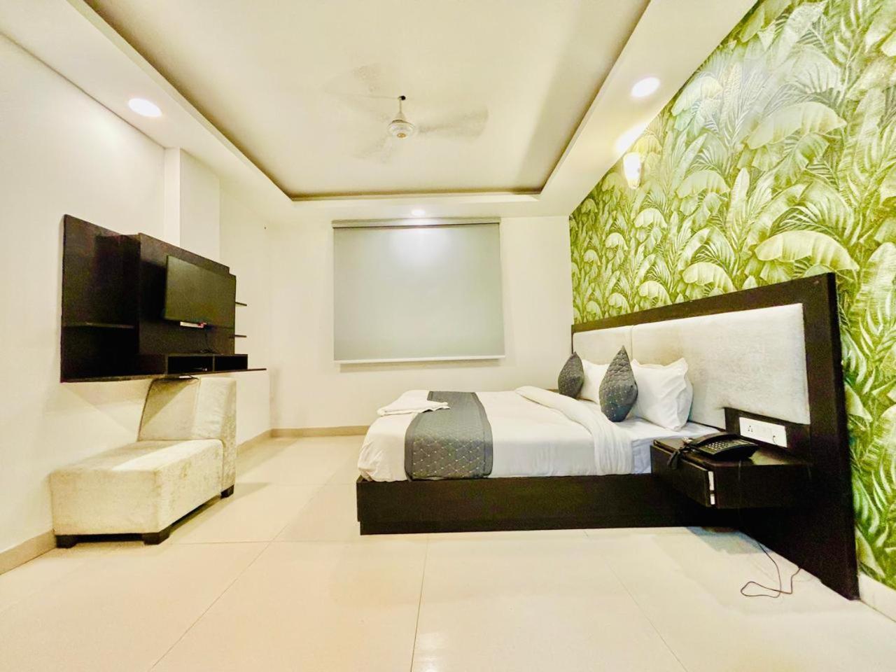 The Bellwood Suites Near Igi Airport New Delhi Exterior photo